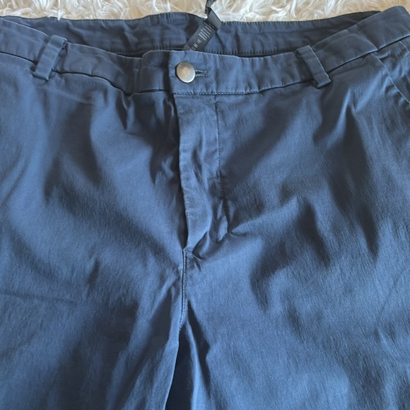 Lululemon ABC classic fit blue flat front shorts size 36 - Picture 4 of 8